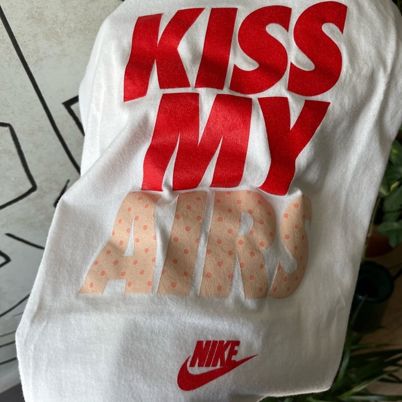 Nike Tee - Picture 1 of 4